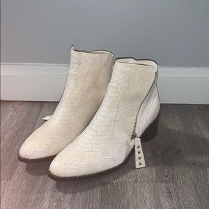 White/cream snake print booties